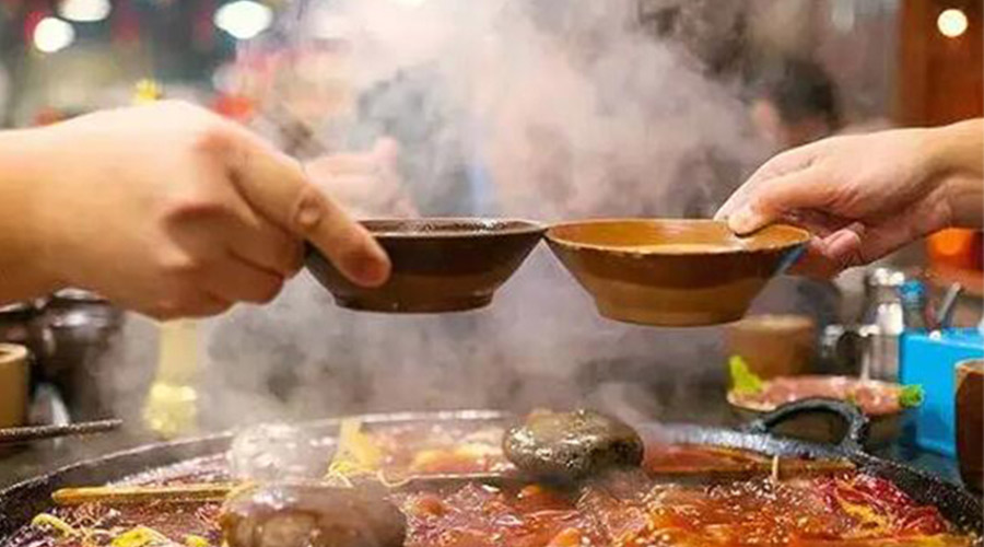 冬天火鍋團(tuán)建引來(lái)一身火鍋味  衣物烘干機(jī)化解職場(chǎng)尷尬！